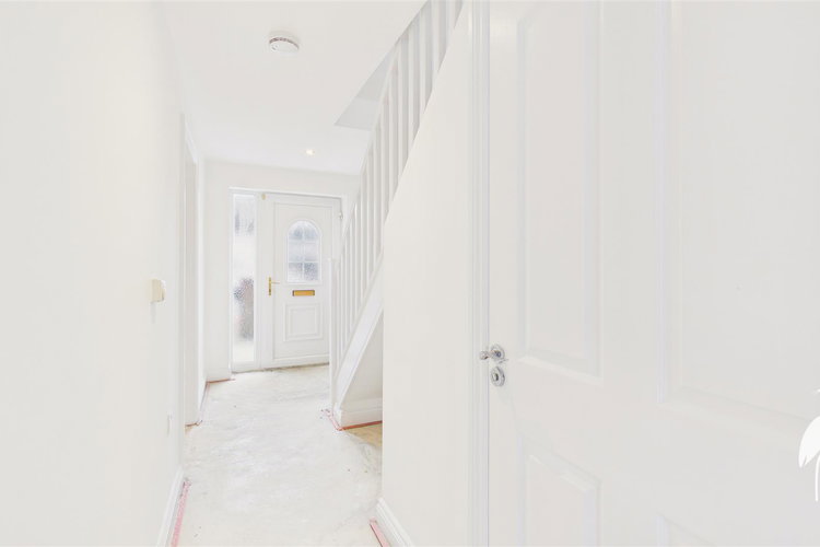 Entrance Hall - Picture 7 of 15