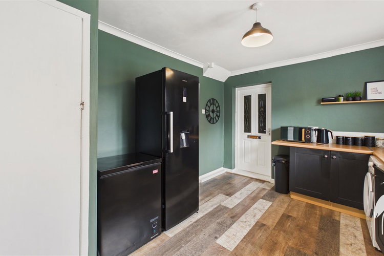 Kitchen - Picture 7 of 19