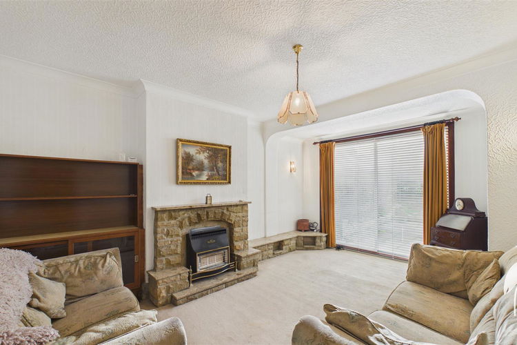 Lounge - Picture 2 of 28