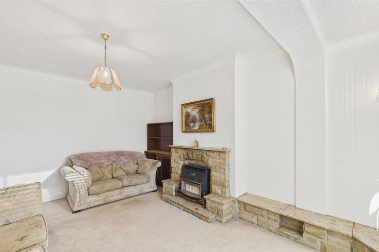 Lounge - Picture 3 of 28