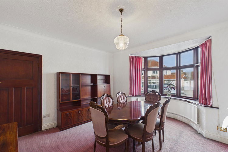 Dining Room - Picture 6 of 28