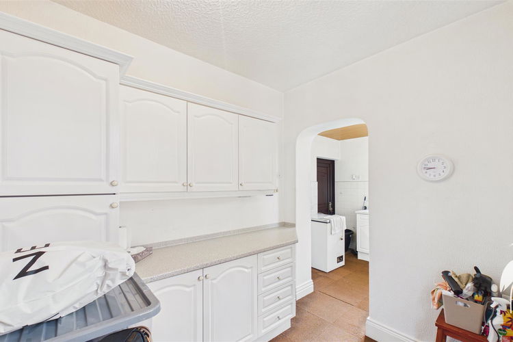 Kitchen - Picture 7 of 28