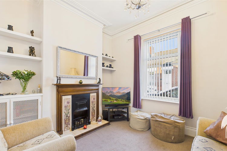 Lounge - Picture 2 of 15