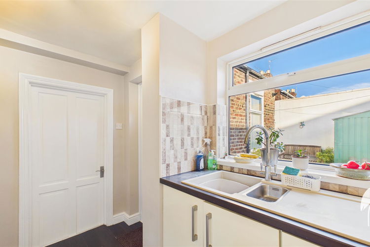 Kitchen - Picture 7 of 15