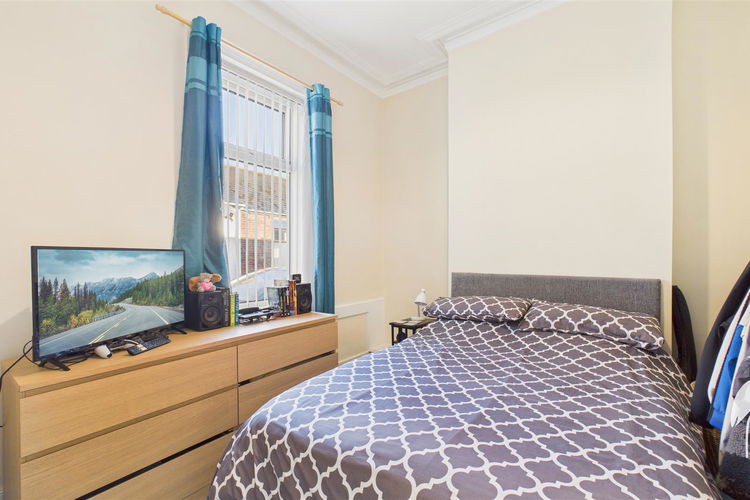 Bedroom 1 - Picture 10 of 15