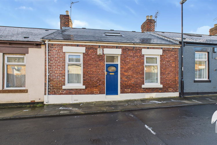 CAM03169G0-PR0121-STILL015.jpg - Picture 1 of 15