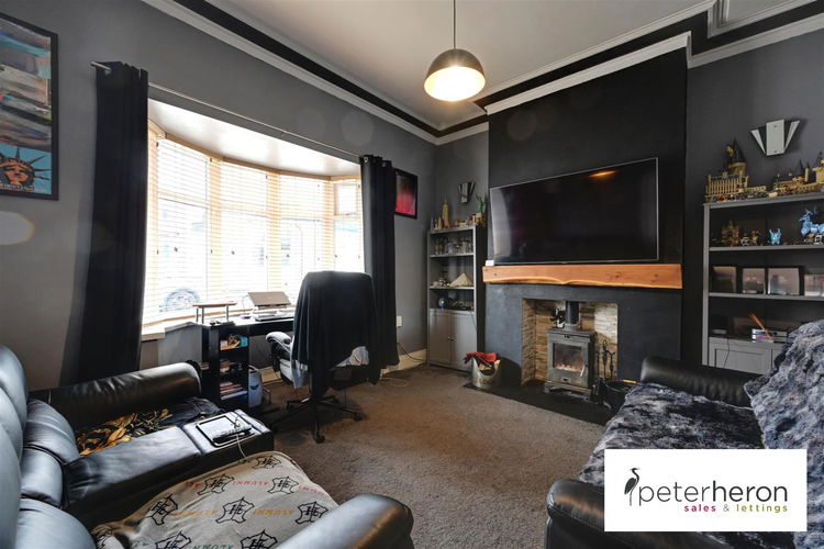 Lounge - Picture 2 of 14