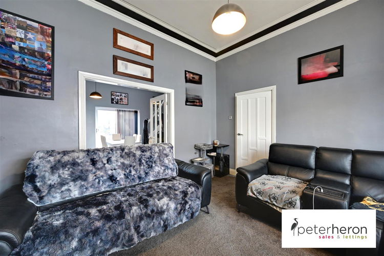 Lounge - Picture 3 of 14