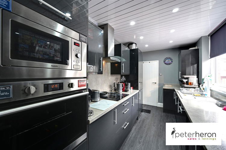 Kitchen - Picture 6 of 14