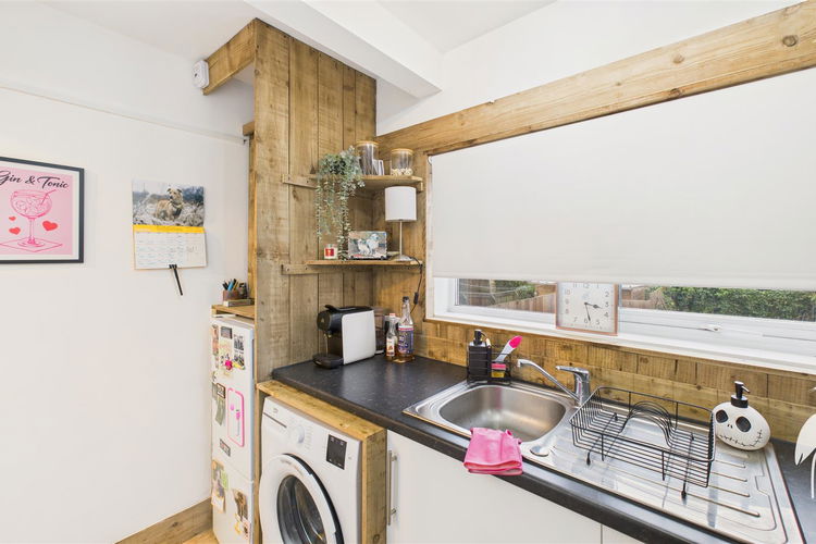 Kitchen - Picture 6 of 13