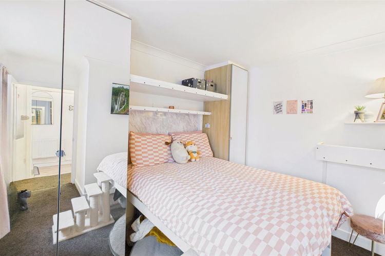 Bedroom - Picture 8 of 13