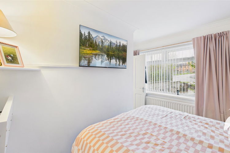 Bedroom - Picture 9 of 13