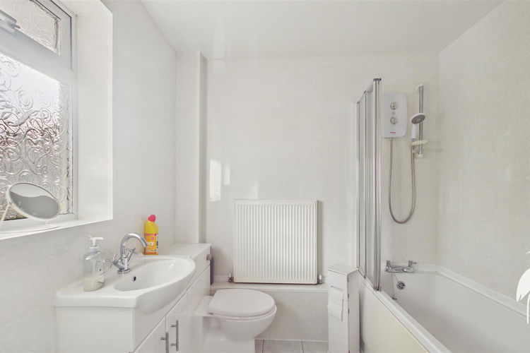 Bathroom - Picture 13 of 18