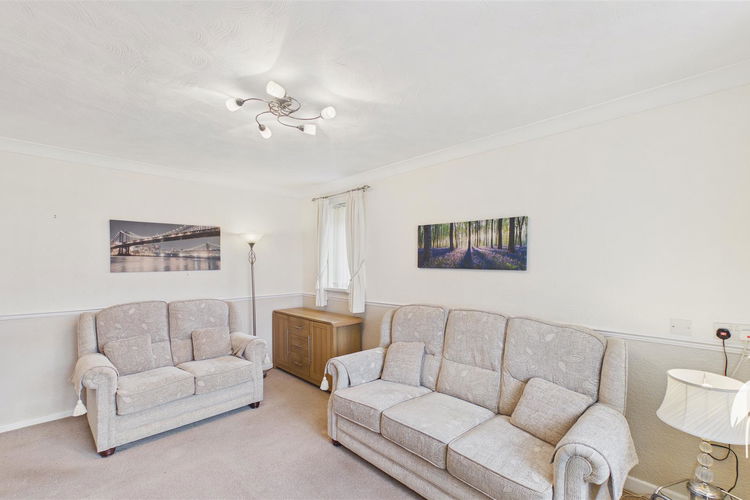 Lounge - Picture 3 of 18