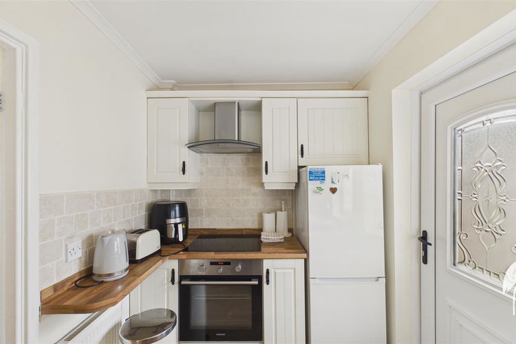 Kitchen - Picture 4 of 18