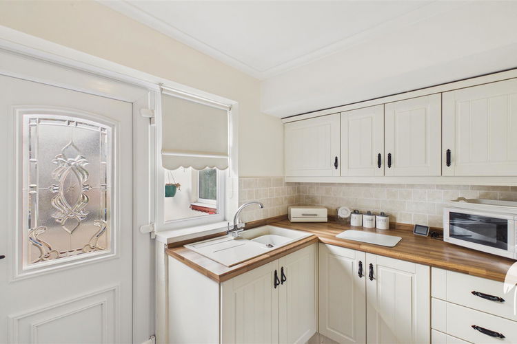 Kitchen - Picture 6 of 18