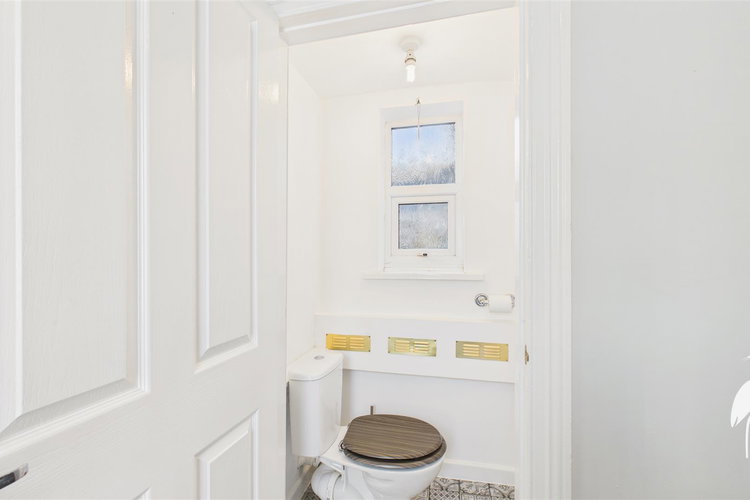Separate WC - Picture 10 of 11