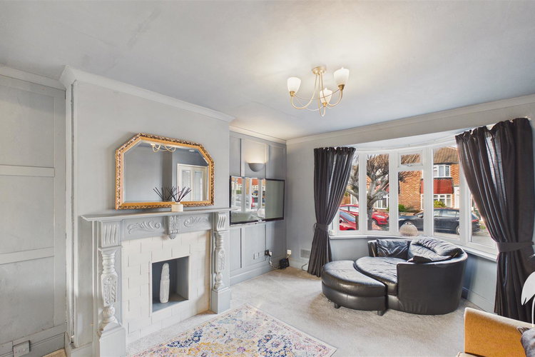 Lounge - Picture 2 of 26