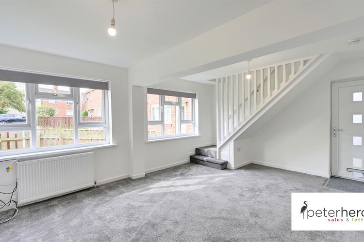 Lounge - Picture 2 of 14