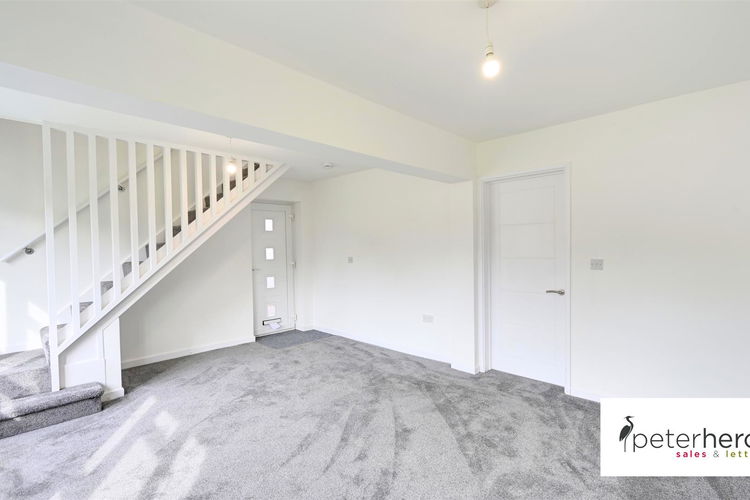 Lounge - Picture 3 of 14