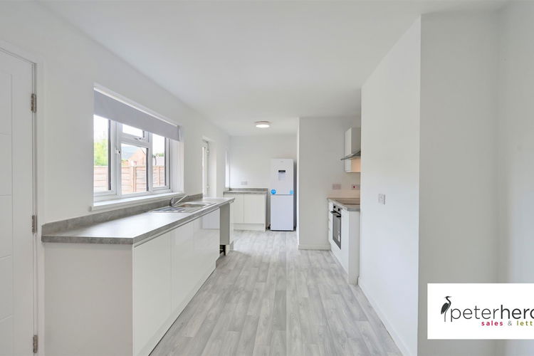 Kitchen - Picture 4 of 14