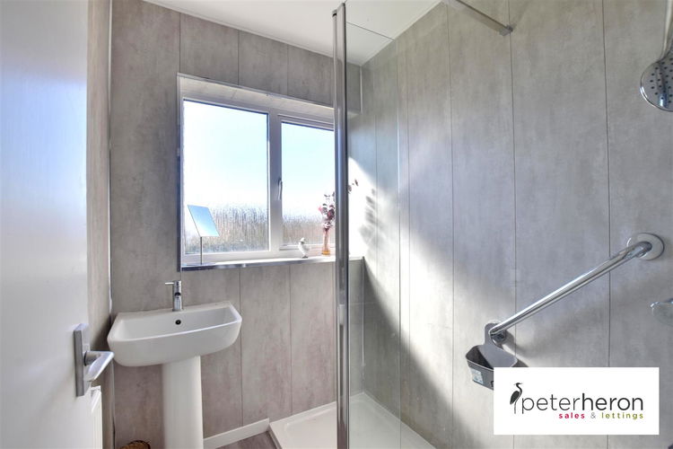 Shower Room - Picture 15 of 17