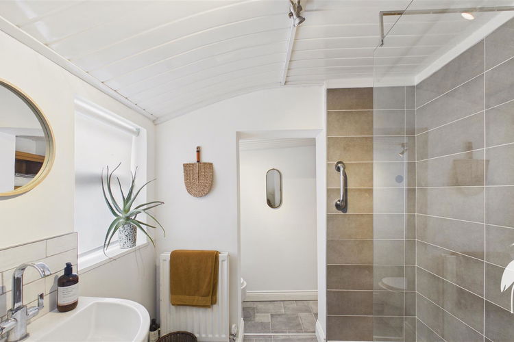 Showerroom - Picture 13 of 21