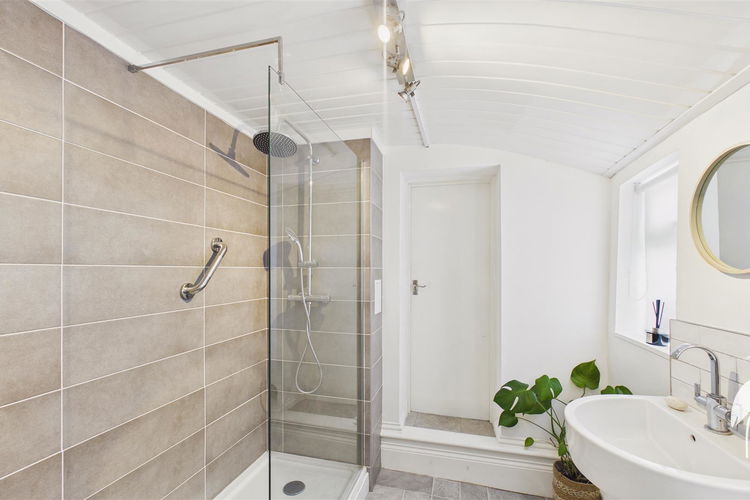 Showerroom - Picture 14 of 21