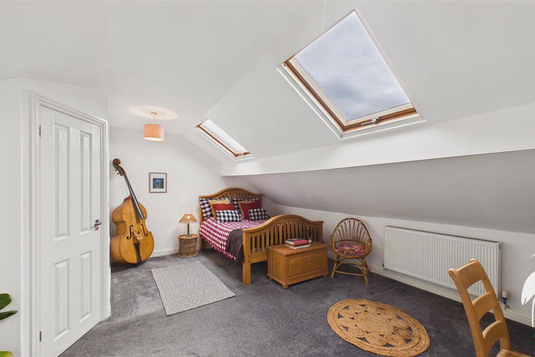 Bedroom One - Picture 17 of 21