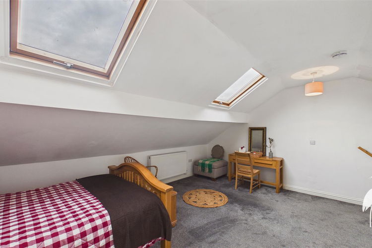 Bedroom One - Picture 18 of 21