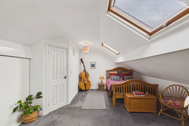 Bedroom One - Picture 19 of 21