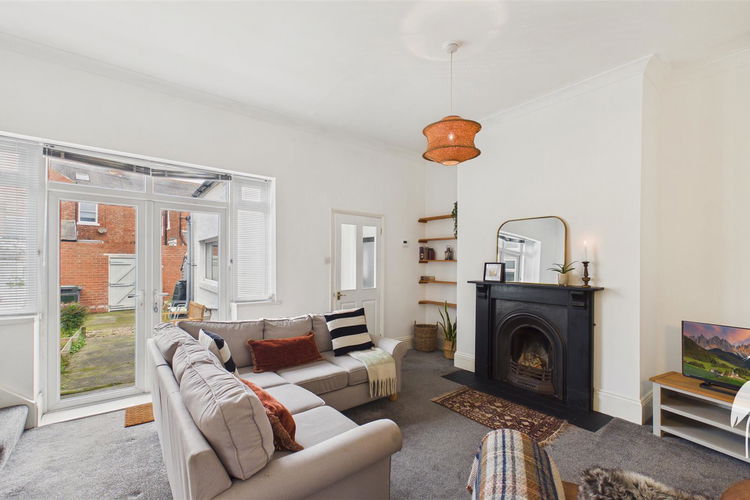 Family Room - Picture 6 of 21