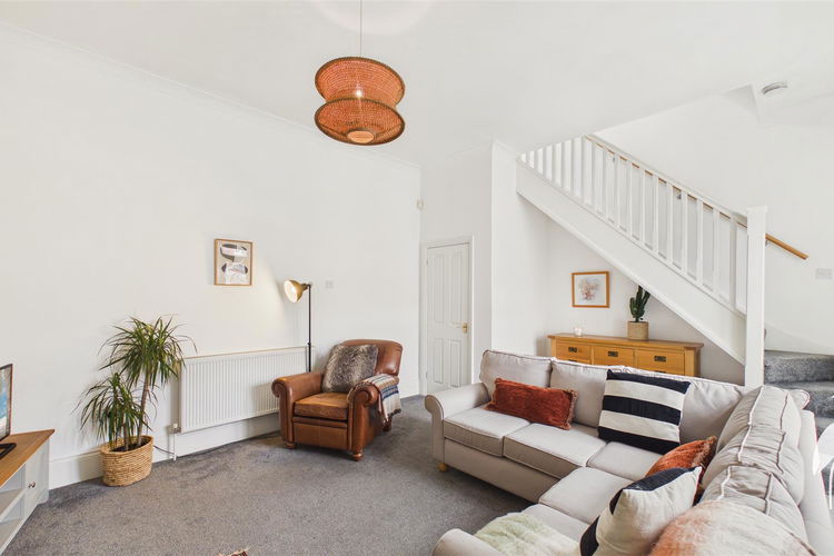 Family Room - Picture 7 of 21