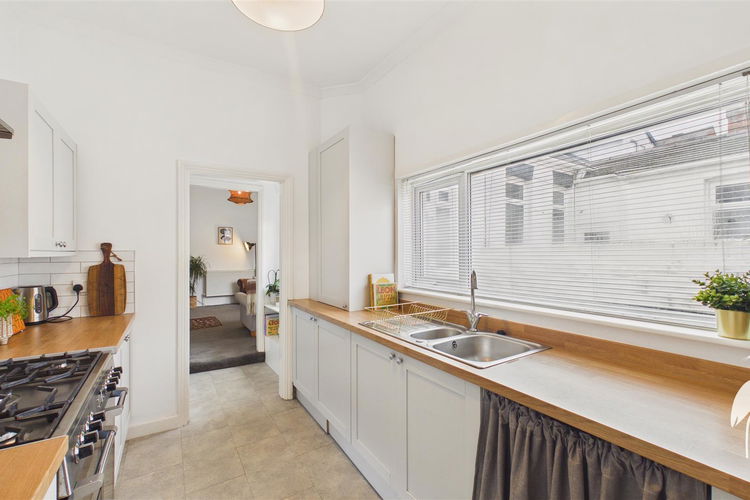 Kitchen - Picture 10 of 21