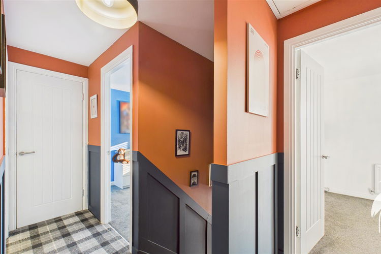 First Floor Landing - Picture 18 of 29