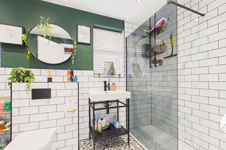 Bathroom - Picture 19 of 29