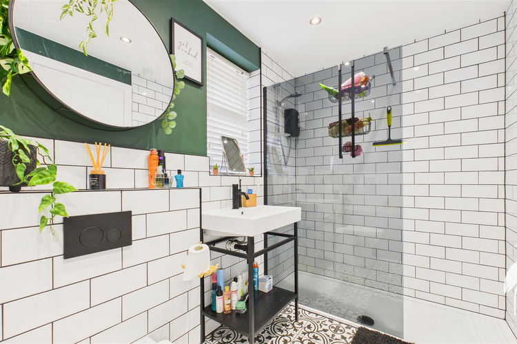 Bathroom - Picture 21 of 29