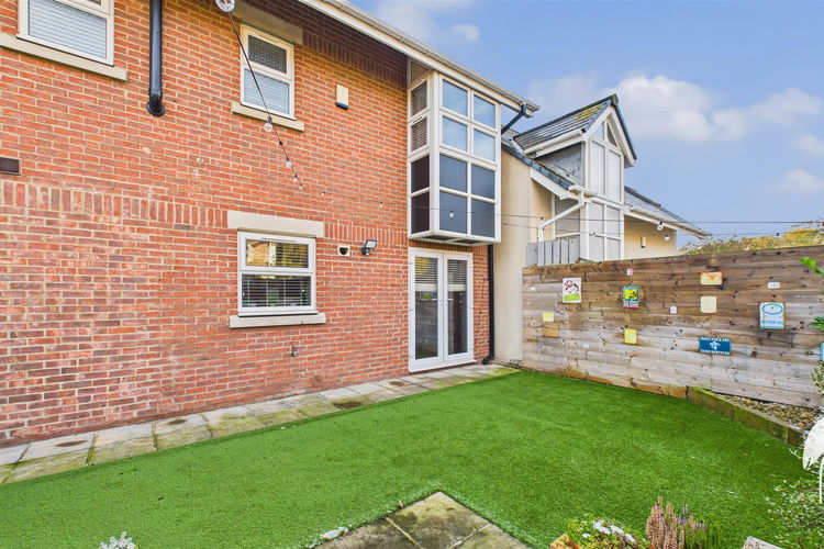 Outside - Picture 23 of 29