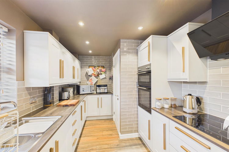 Kitchen - Picture 6 of 29