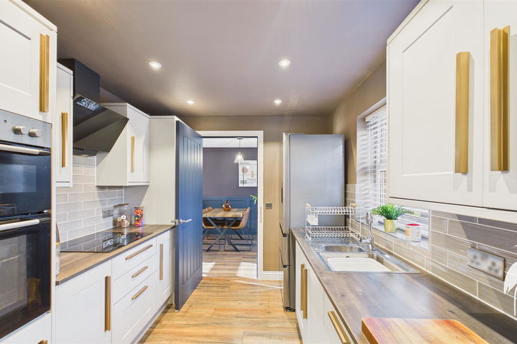 Kitchen - Picture 7 of 29