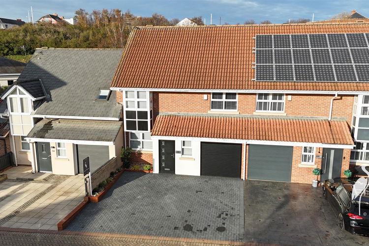 Outside - Picture 24 of 29