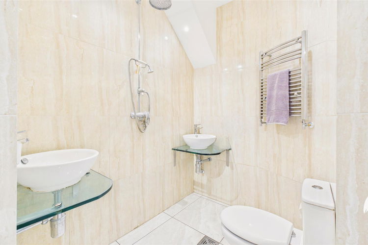 En Suite Wetroom - Picture 19 of 35