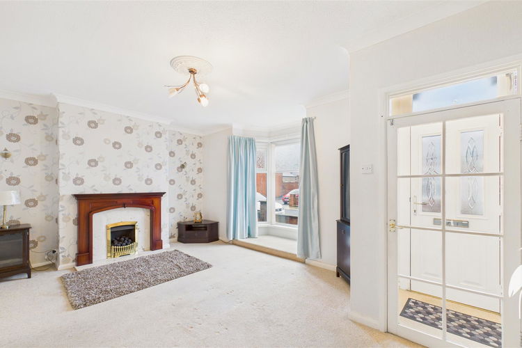 Lounge - Picture 2 of 16