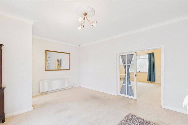 Lounge - Picture 3 of 16