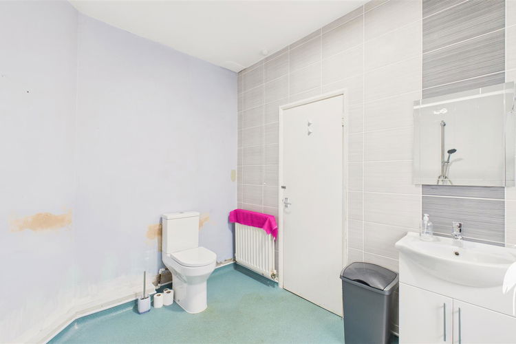 Wet Room - Picture 10 of 16