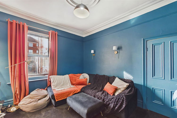 Lounge - Picture 3 of 28