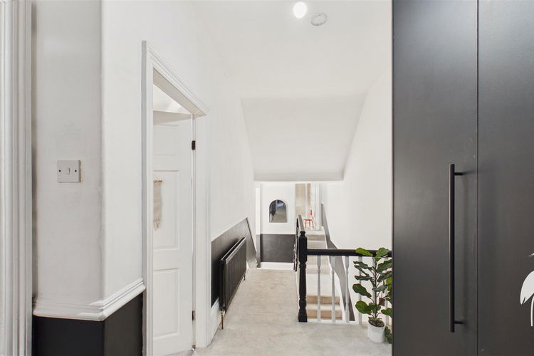 First Floor Landing - Picture 21 of 28