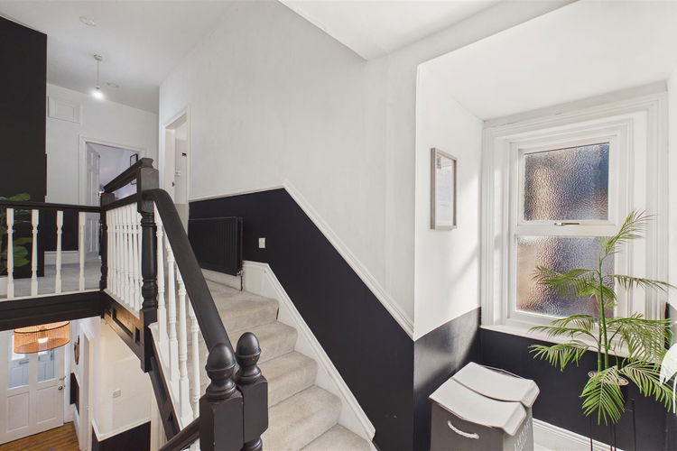 First Floor Landing - Picture 23 of 28