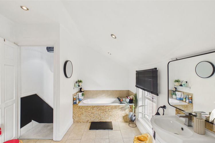 Bathroom - Picture 24 of 28