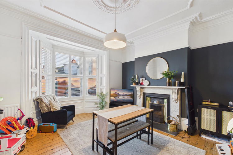 Dining Room - Picture 4 of 28